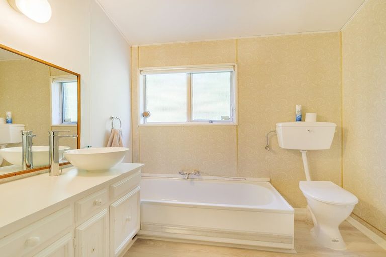 Photo of property in 4 Winston Place, Kew, Dunedin, 9012