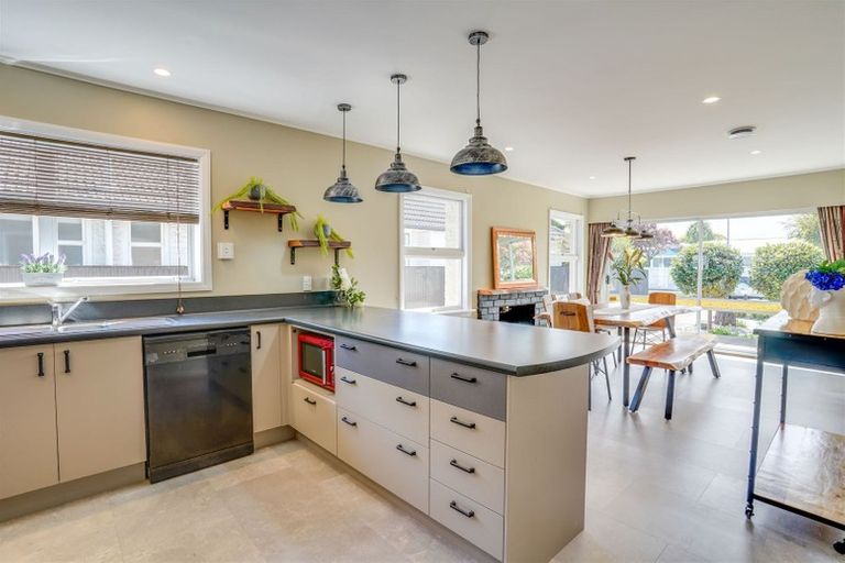 Photo of property in 11 Arlington Street, Burnside, Christchurch, 8053