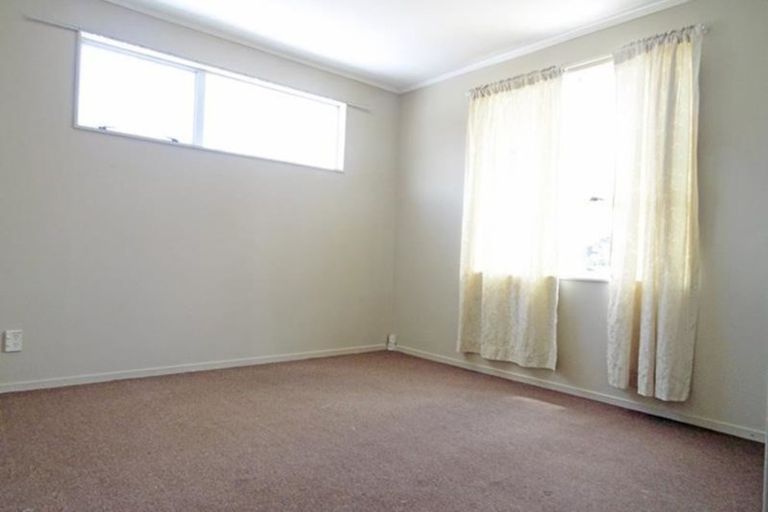 Photo of property in 1/6 Myna Place, Weymouth, Auckland, 2103