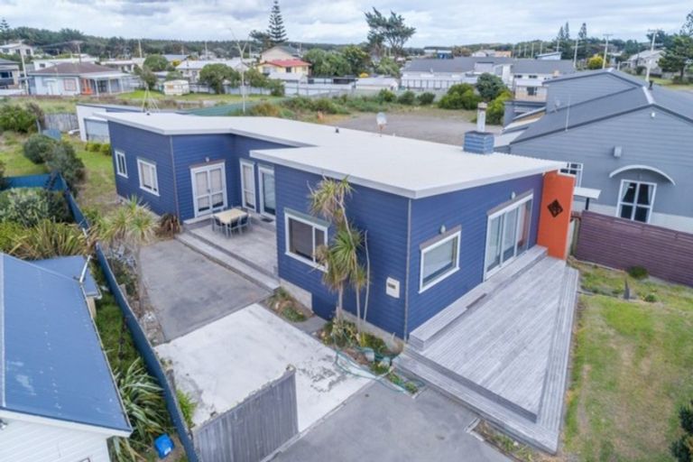 Photo of property in 5 Koputara Road, Himatangi Beach, Foxton, 4891