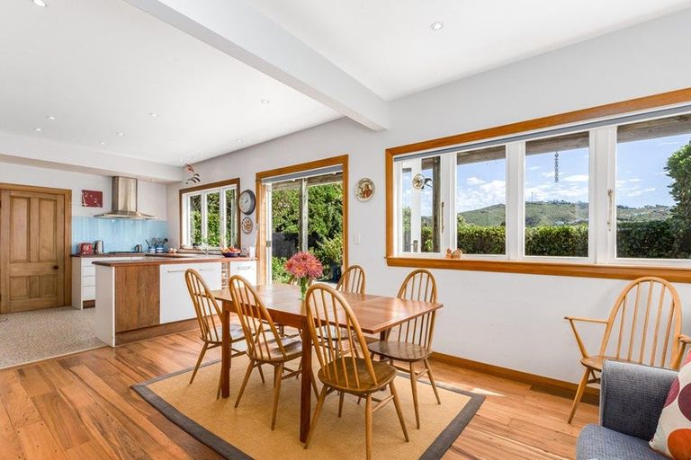 Photo of property in 18 Mills Road, Brooklyn, Wellington, 6021