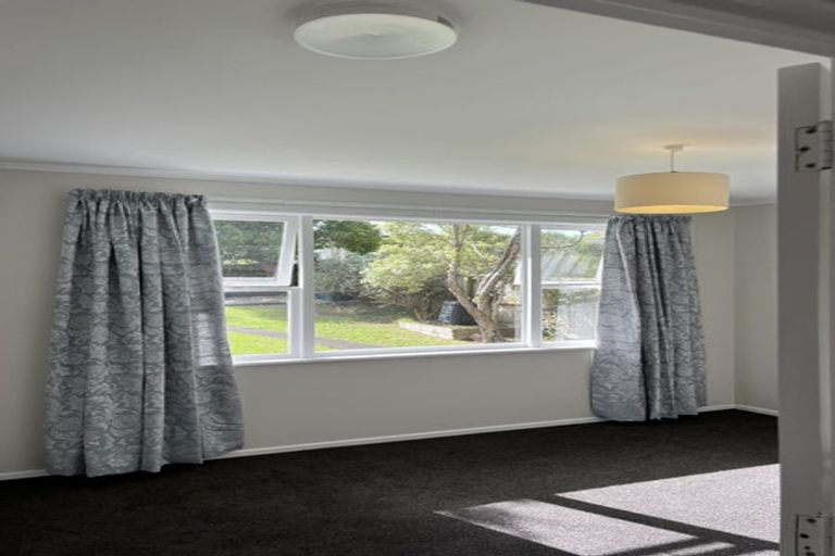 Photo of property in 1/276 Rangatira Road, Beach Haven, Auckland, 0626