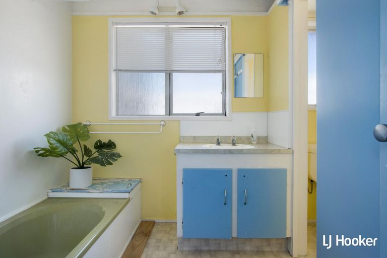 Photo of property in 30 Hillview Road, Waihi Beach, 3611