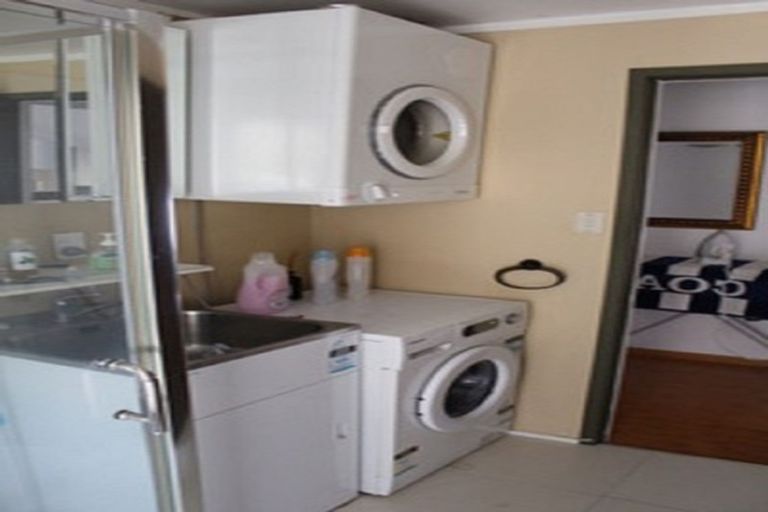 Photo of property in 2/31 King Richard Place, Browns Bay, Auckland, 0630