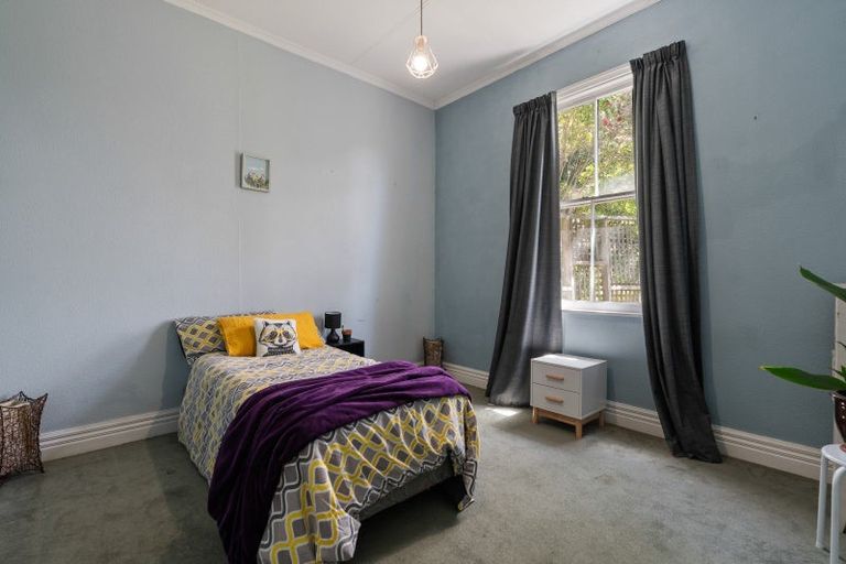 Photo of property in 25 Sutherland Crescent, Melrose, Wellington, 6023