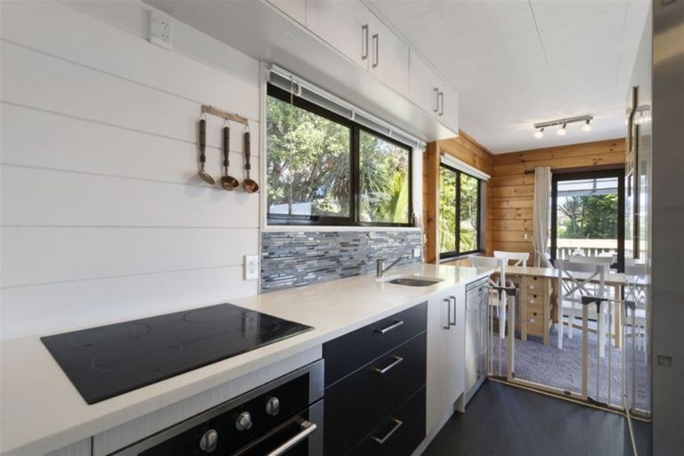 Photo of property in 2/48 Nor'east, Northcross, Auckland, 0632