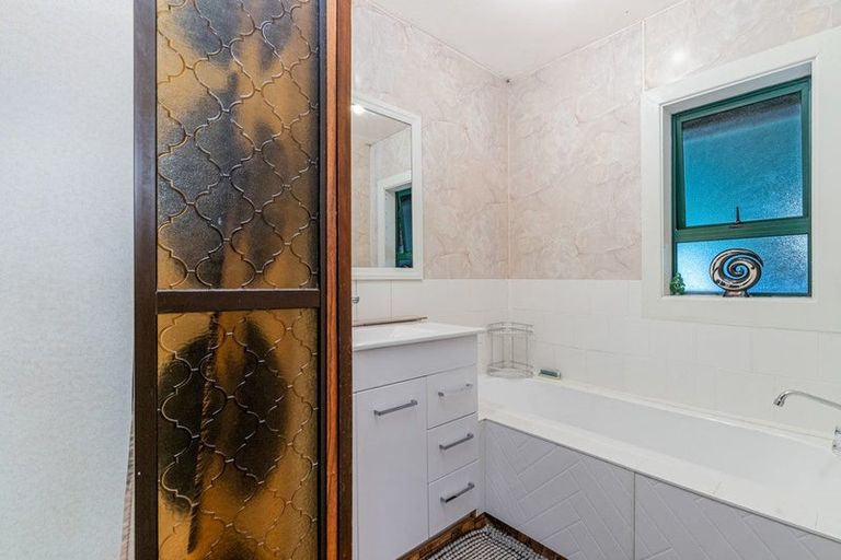 Photo of property in 14 Salas Place, Papakura, 2110