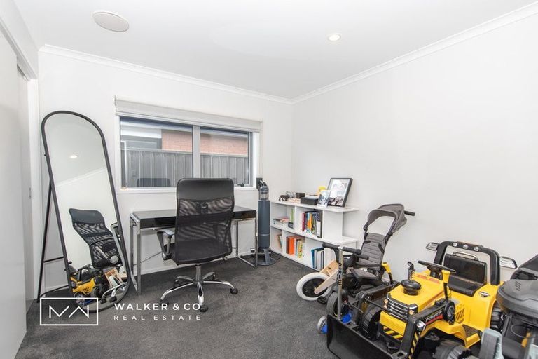 Photo of property in 42 Te Kaeaea Crescent, Wallaceville, Upper Hutt, 5018