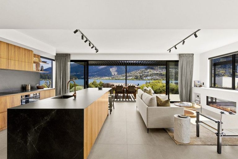 Photo of property in 513 Peninsula Road, Kelvin Heights, Queenstown, 9300