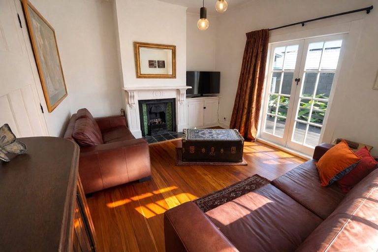 Photo of property in 2/21 Cowper Street, Devonport, Auckland, 0624