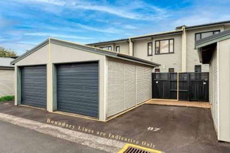 Photo of property in 88/2 Armoy Drive, East Tamaki, Auckland, 2016