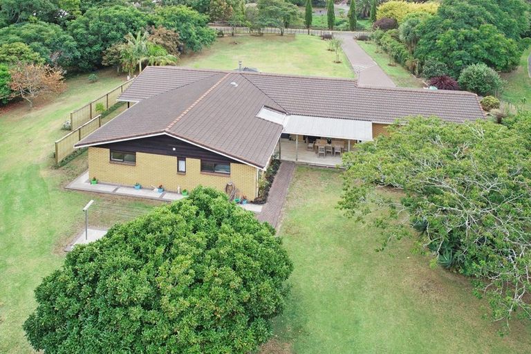 Photo of property in 2 Raukawa Grove, Waiuku, 2123