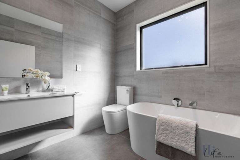 Photo of property in 9 Konoba Avenue, Kumeu, 0810