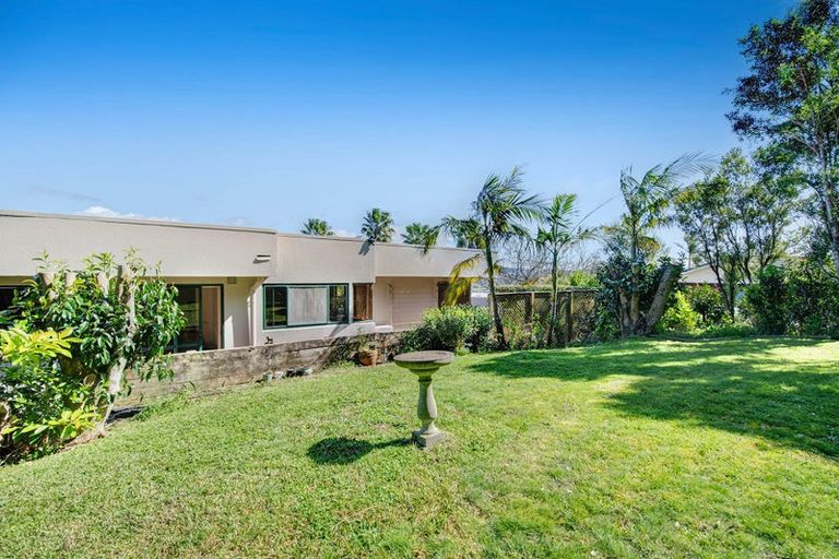 Photo of property in 13 Jelas Road, Red Beach, 0932