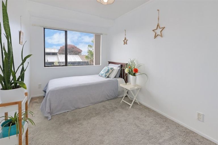Photo of property in 1/25 Rhinevale Close, Henderson, Auckland, 0612