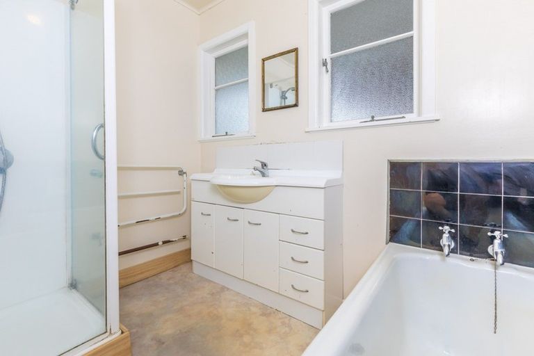 Photo of property in 5 Birchlea Rise, Goodwood Heights, Auckland, 2105