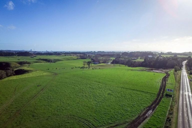 Photo of property in 140 Henwood Road, Paraite, New Plymouth, 4372