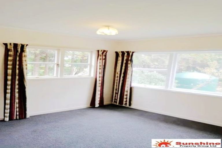 Photo of property in 244 Boord Crescent, Kumeu, 0891