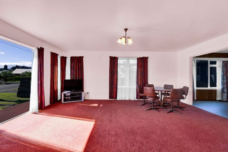 Photo of property in 6 Mace Terrace, Oakura, 4314