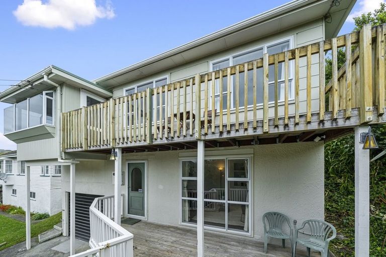 Photo of property in 5 Victory Crescent, Tawa, Wellington, 5028