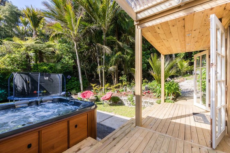 Photo of property in 31 Valley Road, Titirangi, Auckland, 0604