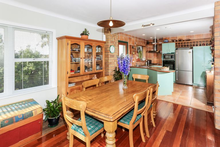 Photo of property in 8 Youngs Road, Papakura, 2110