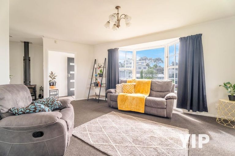 Photo of property in 61 Batchelor Street, Newlands, Wellington, 6037