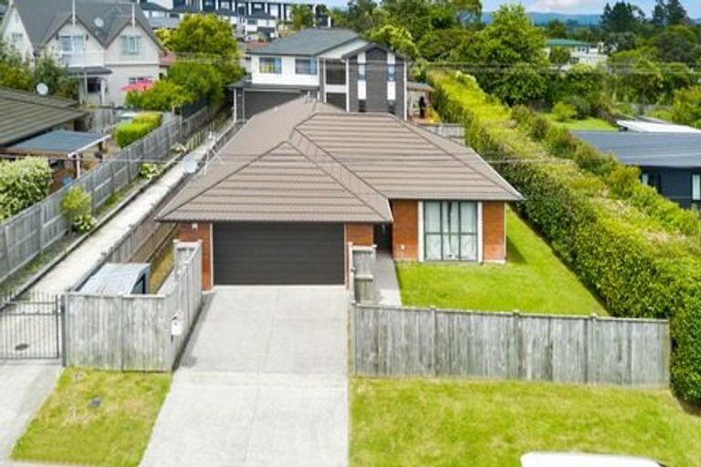 Photo of property in 2 Renata Crescent, Te Atatu Peninsula, Auckland, 0610