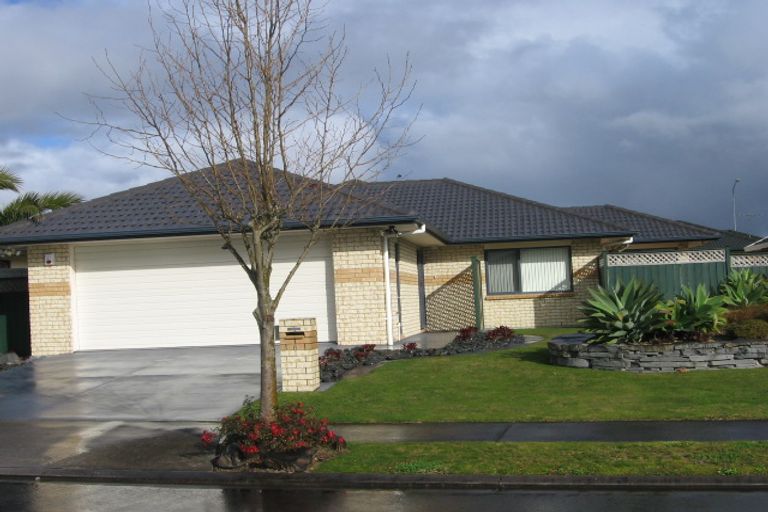 Photo of property in 8 Caltra Place, East Tamaki, Auckland, 2016