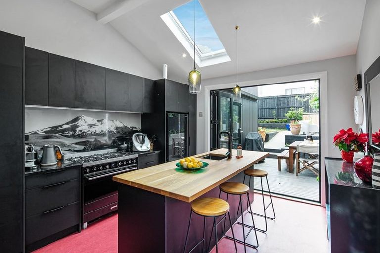 Photo of property in 2 Bourke Street, Kilbirnie, Wellington, 6022