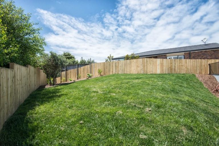 Photo of property in 9 Nerehana Place, Red Beach, 0932