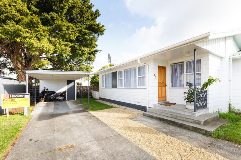 Photo of property in 35 Oram Drive, Turitea, Palmerston North, 4472