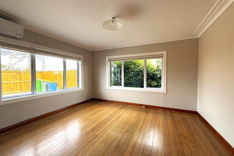 Photo of property in 939 East Coast Road, Torbay, Auckland, 0630