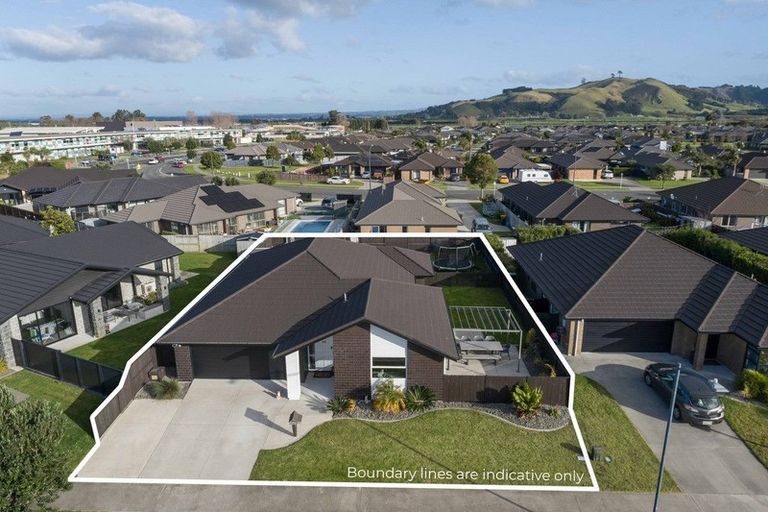 Photo of property in 16 Drabble Crescent, Papamoa Beach, Papamoa, 3118