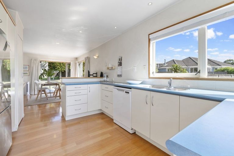 Photo of property in 13 Prestige Place, Castor Bay, Auckland, 0620