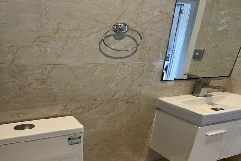 Photo of property in 17 Limmer Place, Browns Bay, Auckland, 0632