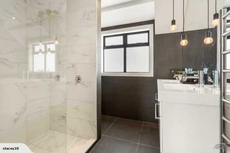 Photo of property in 11 Asola Place, Karaka, Papakura, 2113