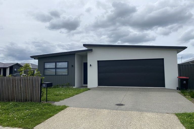 Photo of property in 52 Hammick Crescent, Pyes Pa, 3112