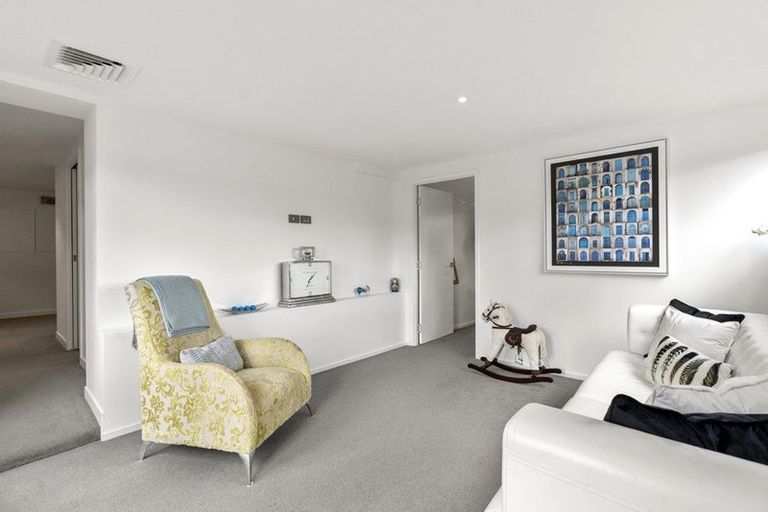 Photo of property in 1/467 Beach Road, Murrays Bay, Auckland, 0630