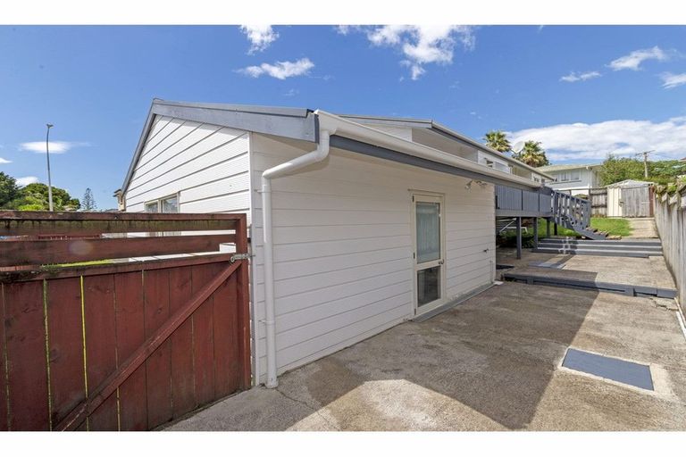Photo of property in 2 Glendene Avenue, Glendene, Auckland, 0602