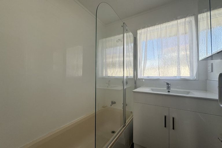 Photo of property in 18b Bracken Road, Newlands, Wellington, 6037