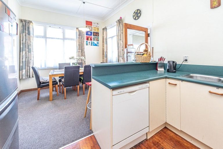 Photo of property in 1 Parkes Avenue, Saint Johns Hill, Whanganui, 4501