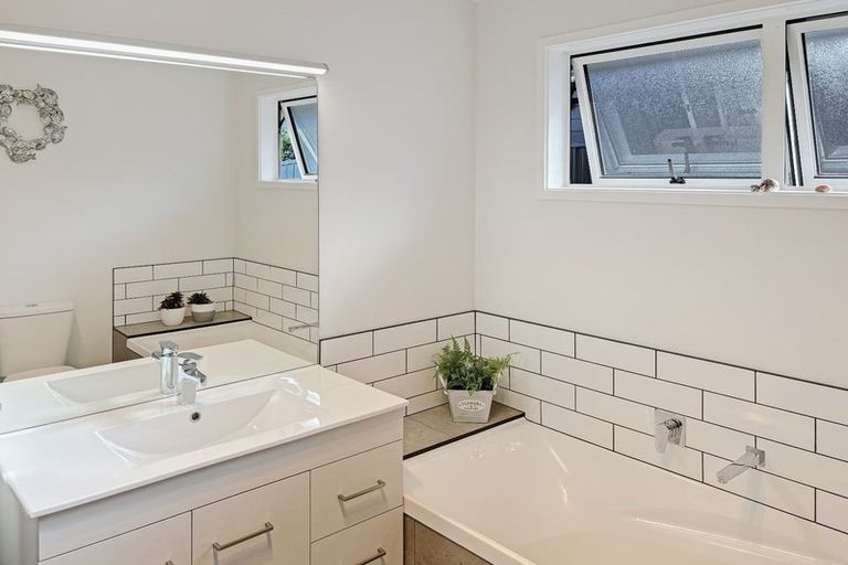 Photo of property in 38a Brookvale Road, Havelock North, 4130