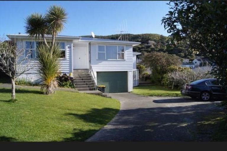 Photo of property in 16b Saint Edmund Crescent, Tawa, Wellington, 5028