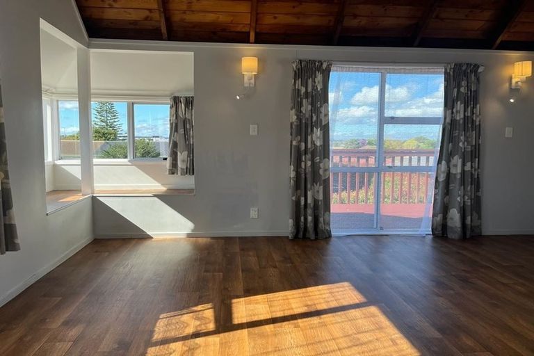 Photo of property in 2/2 Aotea Road, Glen Eden, Auckland, 0602