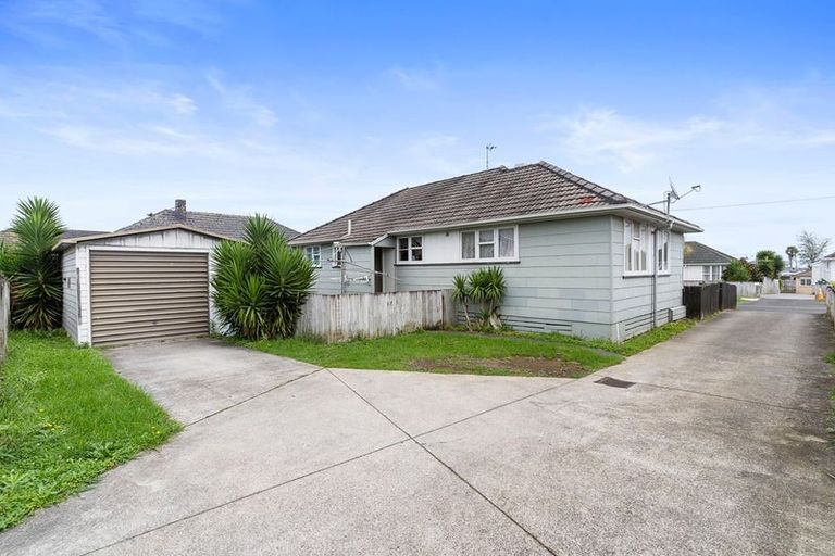 Photo of property in 18 Arimu Road, Papakura, 2110