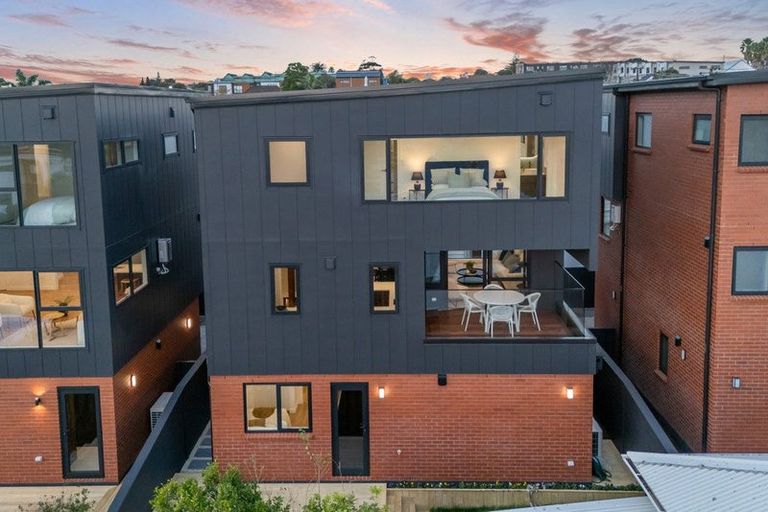 Photo of property in 16b Egremont Street, Belmont, Auckland, 0622
