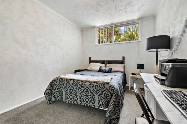 Photo of property in 8 Halldene Terrace, Red Beach, 0932