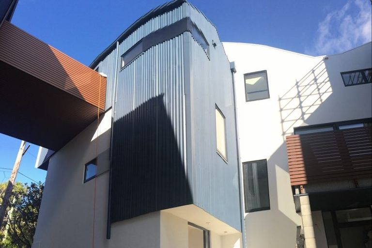 Photo of property in 76 Brougham Street, Mount Victoria, Wellington, 6011