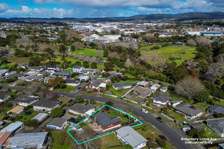 Photo of property in 36 Chilcott Road, Henderson, Auckland, 0612